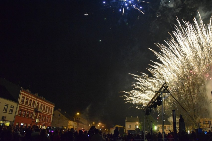 Sylwester w Zduńskiej Woli. Tak bawili się mieszkańcy pod gwiazdami na miejskich sylwestrach