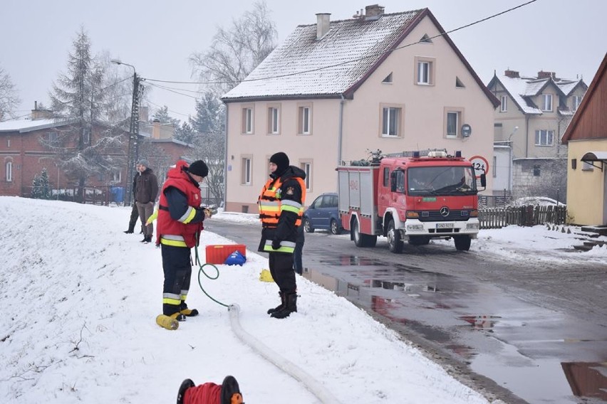 Nowy Dwór Gdański. Pokaz i ćwiczenia strażaków z nowodworskiej jednostki