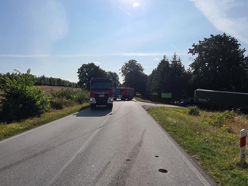 Zdarzenie samochodu z ciężarówką na drodze Szczecinek – Barwice [zdjęcia]