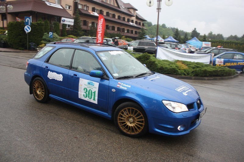 Miłośnicy Subaru przyjechali do Podlesic. Bazą Zlotu Subaru...