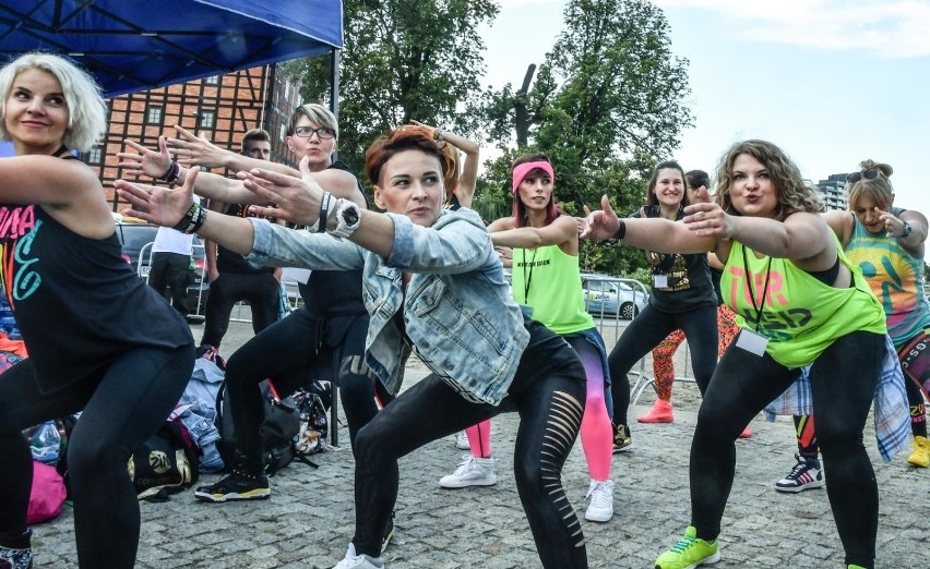 "Lato z Zumba Fitness" na Wyspie Młyńskiej w Bydgoszczy