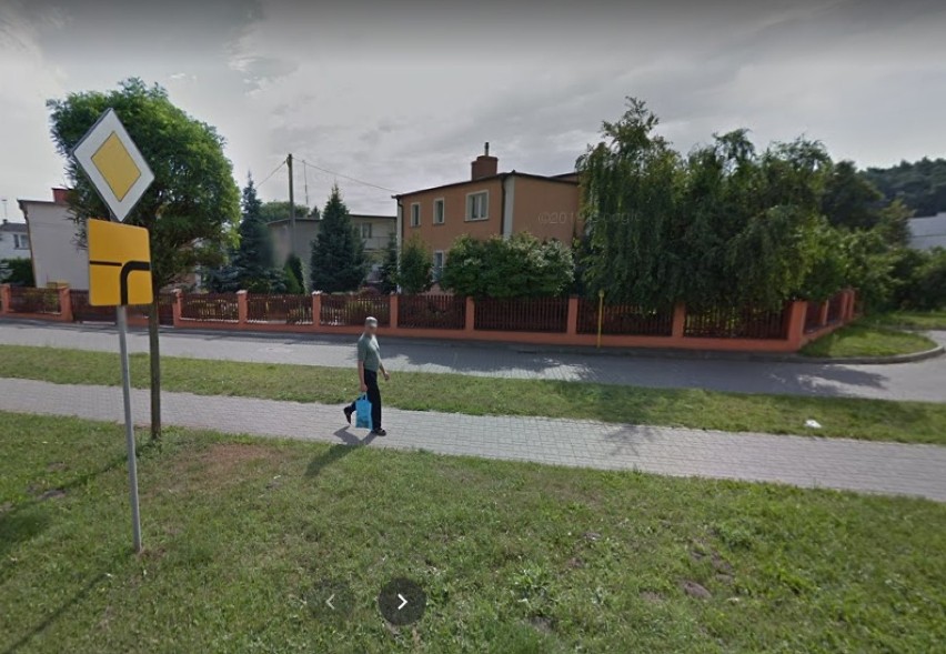 Ulice Szubina w Google Street View w 2013 i 2018 roku.