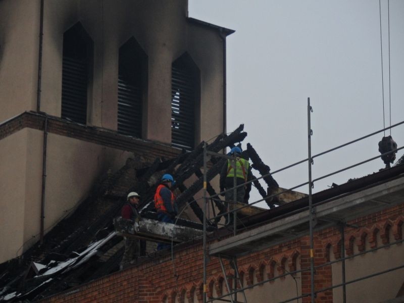 Orzesze: Rozpoczęła się rozbiórka spalonego dachu w kościele św. Jana Chrzciciela