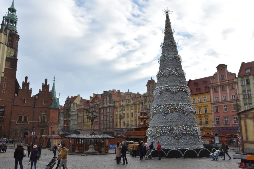 Świąteczne drzewko we Wrocławiu i jego wygląd zawsze wzbudza...