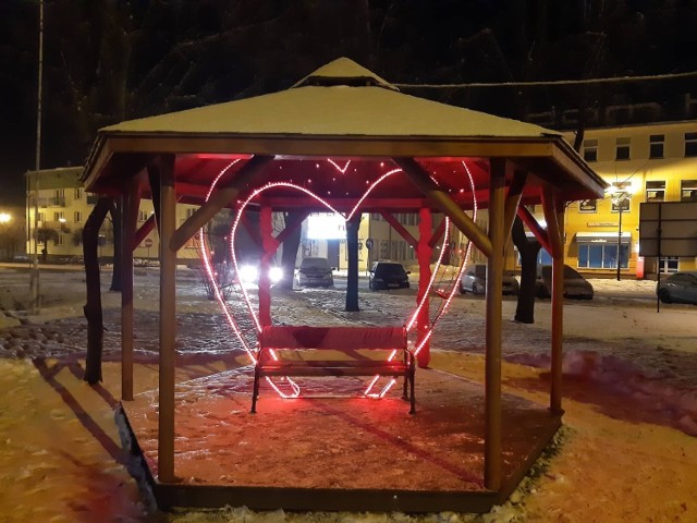 W Golubiu-Dobrzyniu pojawiło się kilka ławeczek dla zakochanych. Stanęły w parku i na rynku