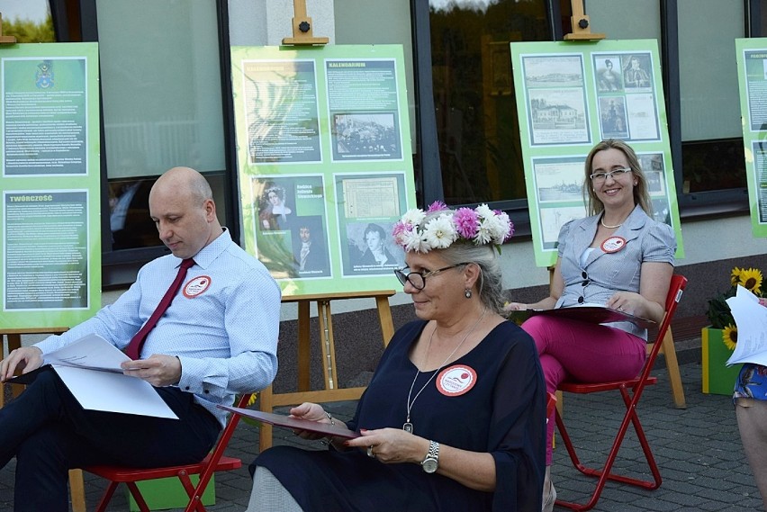 Narodowe Czytanie w Kraśniku. Mieszkańcy przeczytali wspólnie fragmenty "Balladyny". Zobacz zdjęcia
