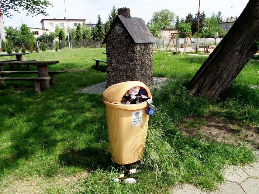 Zbąszyń. Place zabaw przed laty chciane, dziś zaniedbane