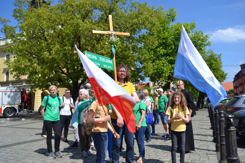 Wyruszili w Pieszą Pielgrzymkę integracyjną do Matki Bożej Pięknej Miłości w Sadowiu