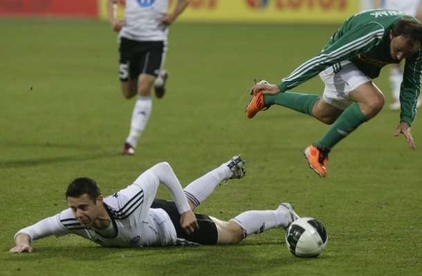 Lechia pokonana. Zespół z Gdańska przegrał pierwsze półfinałowe spotkanie Pucharu Polski z Legią Warszawa 0:1. Jedyną bramkę meczu zdobył w 88. minucie Michał Kucharczyk, który ograł kiepsko spisującego się Deleu.
Rewanż za dwa tygodnie w Warszawie.