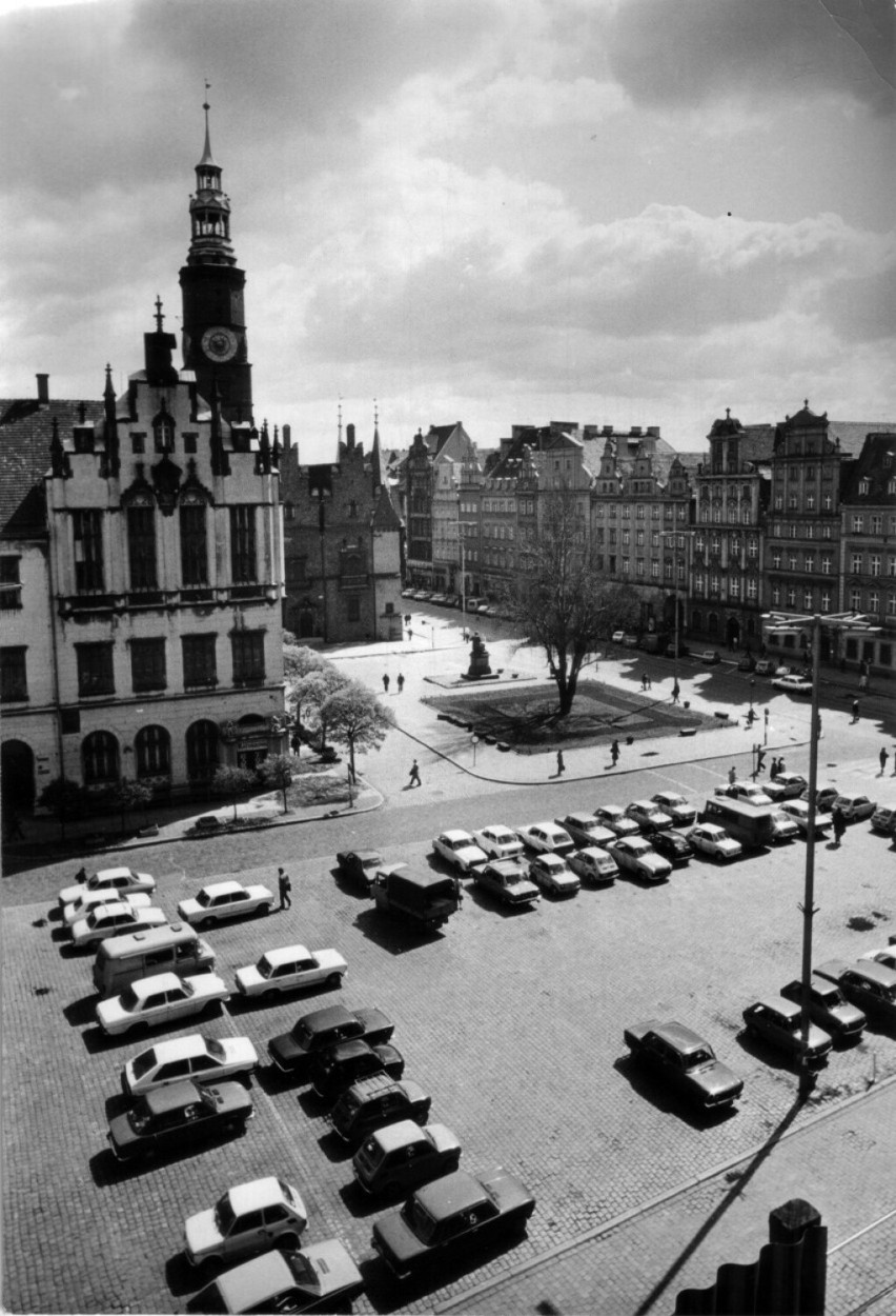 W czasach PRL we Wrocławiu można było wjechać i zaparkować...