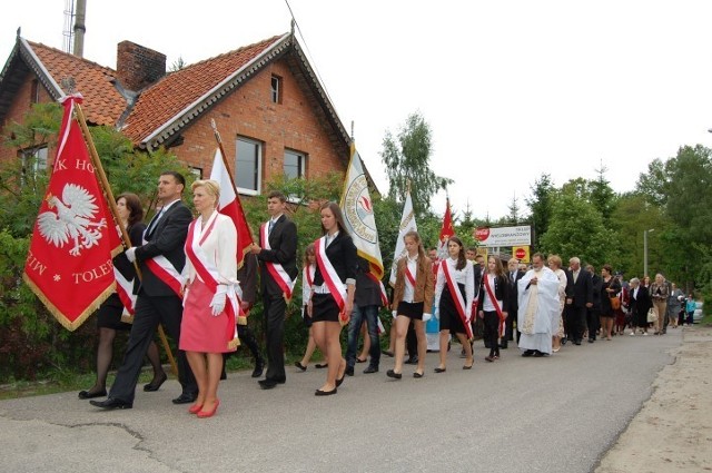 Uroczystość nadania szkole w Krynicy Morskiej imienia Janusza Korczaka i nowego sztandaru