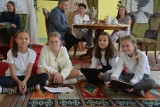 Narodowe Czytanie 2021 w Szkole Podstawowej nr 9 w Głogowie. Zaproszeni goście czytali fragmenty „Moralności pani Dulskiej"