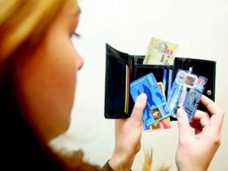 Za obsługę kart handlowcy oddają bankom ok. 2,5 proc. wartości zakupionego towaru Fot. janusz wójtowicz