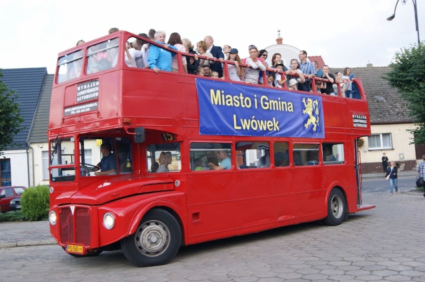 Lwówek: przejazdy angielskim autobusem FOTO