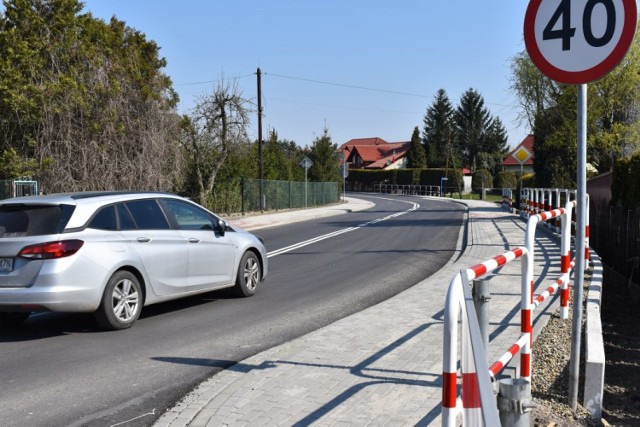 Ulica Oświęcimska w Skidziniu jest już po remoncie. W ostatnich dniach odbył się jej odbiór z udziałem przedstawicieli władz powiatu oświęcimskiego i gminy Brzeszcze