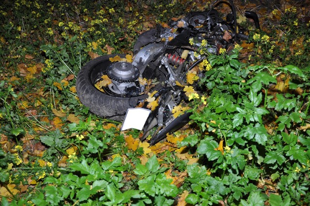 
Kierowca hondy 21 &#8211; letni mieszkaniec gminy Nidzica zginął na miejscu. 
