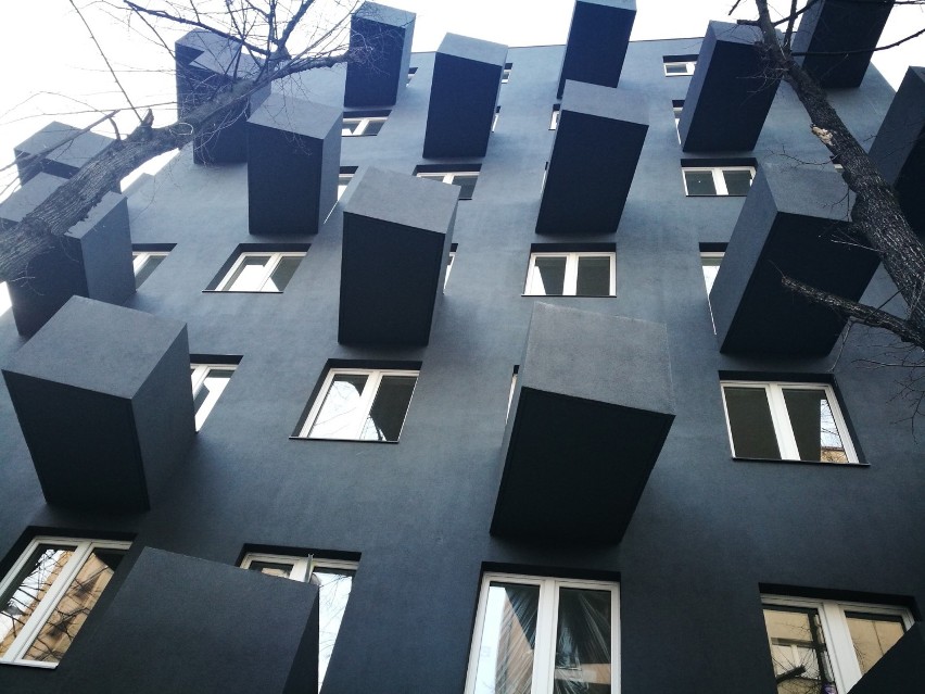 Unikato: Blok zaprojektowany przez Roberta Koniecznego w centrum Katowic gotowy  [ZDJĘCIA]