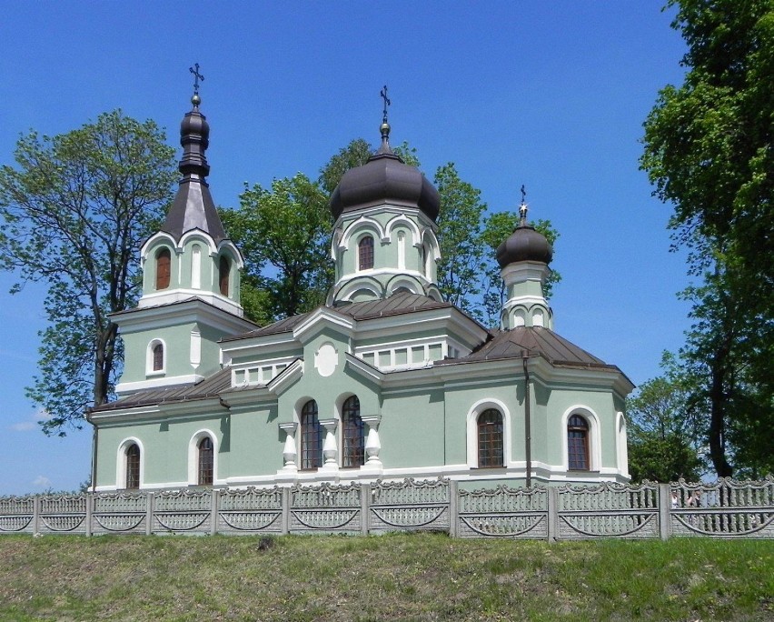 Cerkiew pod wezwaniem Opieki Matki Bożej – prawosławna cerkiew parafialna w Bończy. gm. Krasniczyn, pow. krasnostawski. Wzniesiona w latach 1878–18, na miejscu cerkwi prawosławnej, a następnie unickiej istniejącej co najmniej od XV w.