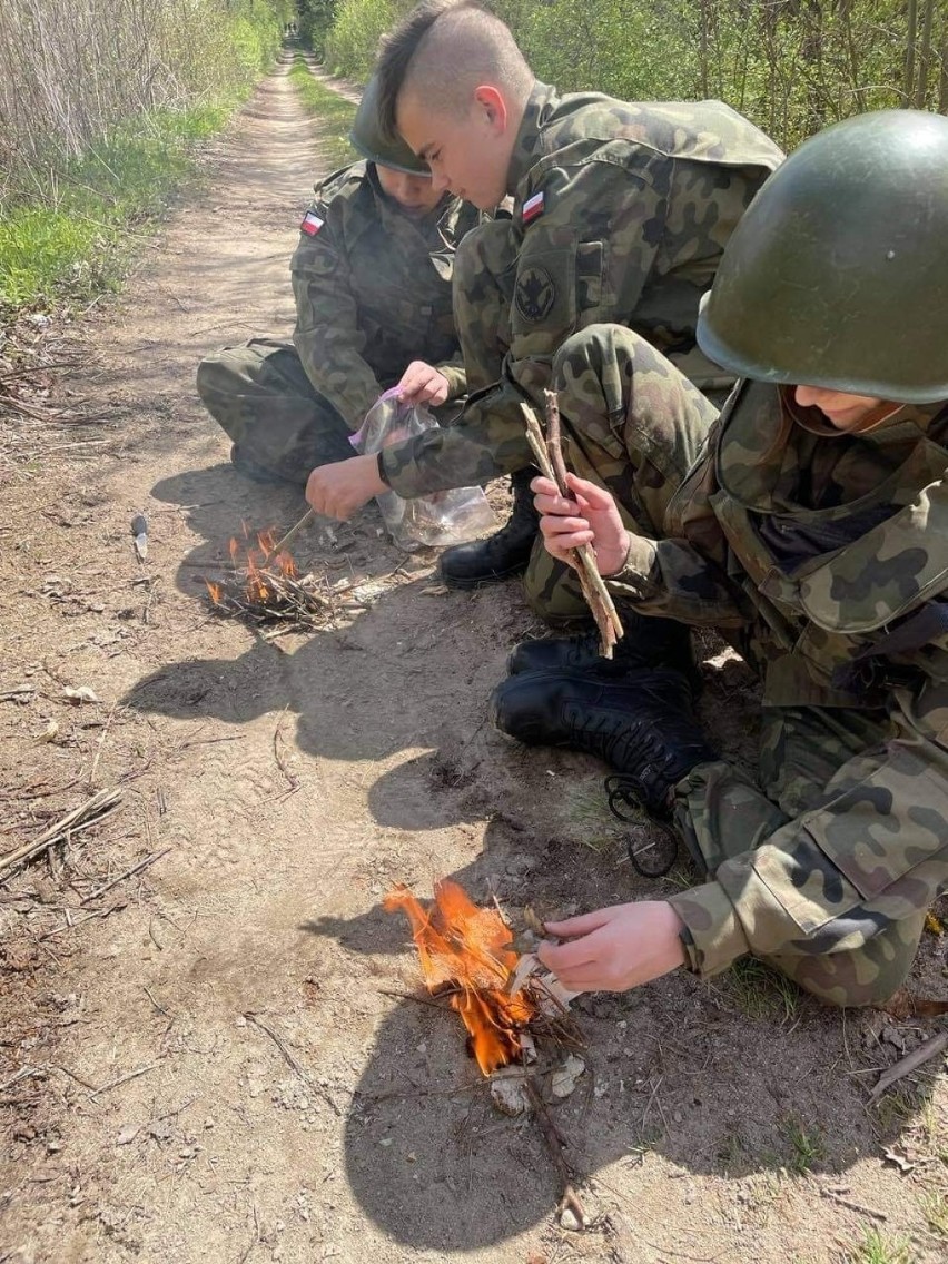 Szkolenie taktyczne Związku Strzeleckiego Staszów. Drużyny doskonaliły umiejętności na Golejowie (ZDJĘCIA)
