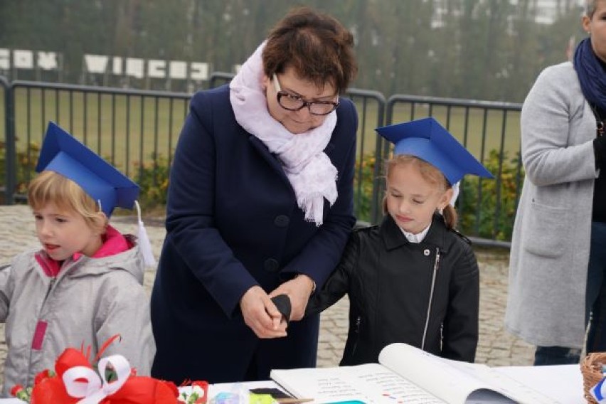 Gmina Cedry Wielkie: Pasowanie uczniów Szkoły Podstawowej w Wocławach w historycznym miejscu na Westerplatte [ZDJĘCIA]