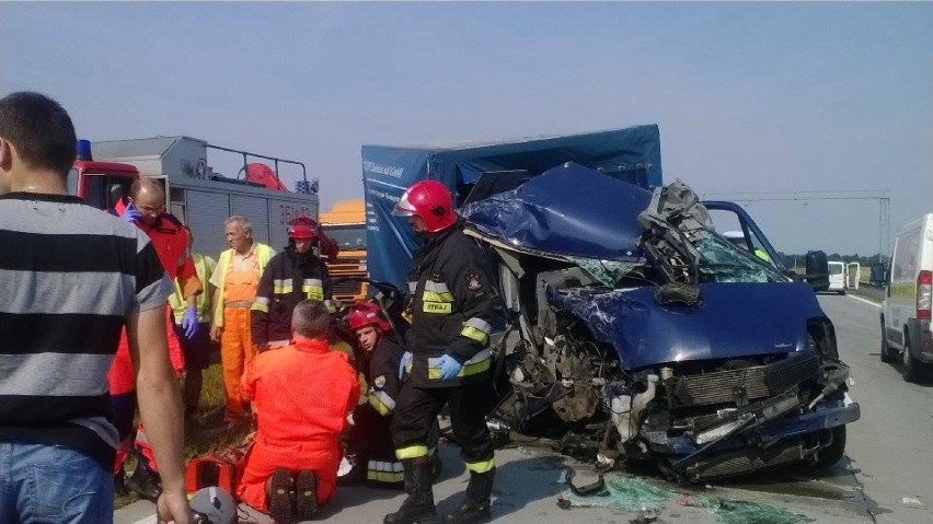 Wypadek na autostradzie A4, dwie osoby ciężko ranne
