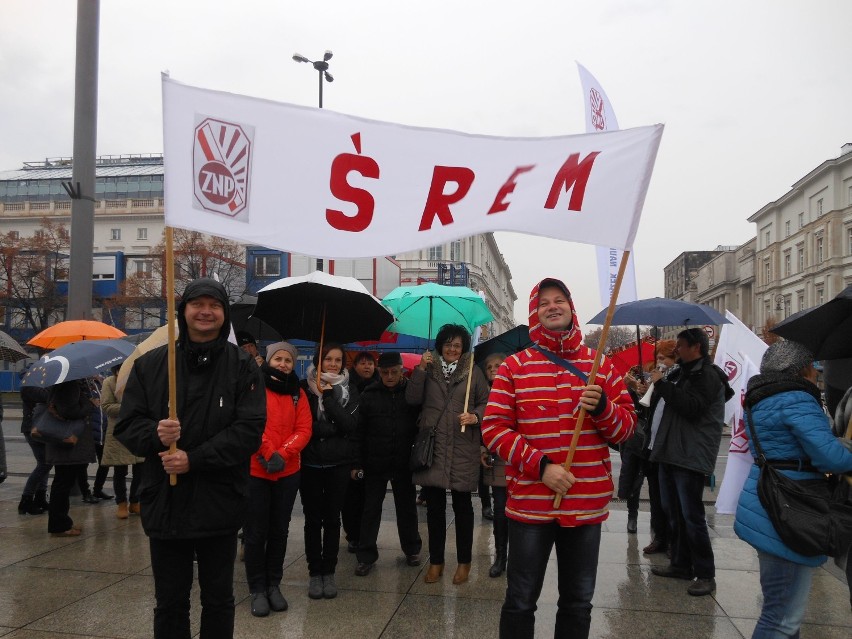 Nauczyciele ze Śremu protestowali w Warszawie [ZDJĘCIA]