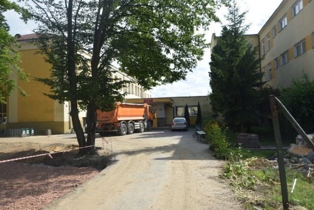 Prace przy rozbudowie Publicznej Szkoły Podstawowej numer 1 w Grójcu.