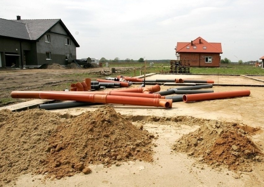 Wiele osób marzy o domku na wsi. Daleko od zgiełku dużego...