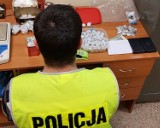 Policja w Lęborku zatrzymała dilera narkotyków. Ukrywał je m.in. w lodówce