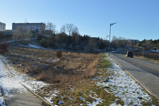 Na działce powiatowej nad rzeką Mień ma stanąć budynek z mieszkaniami i pomieszczeniami usługowymi.