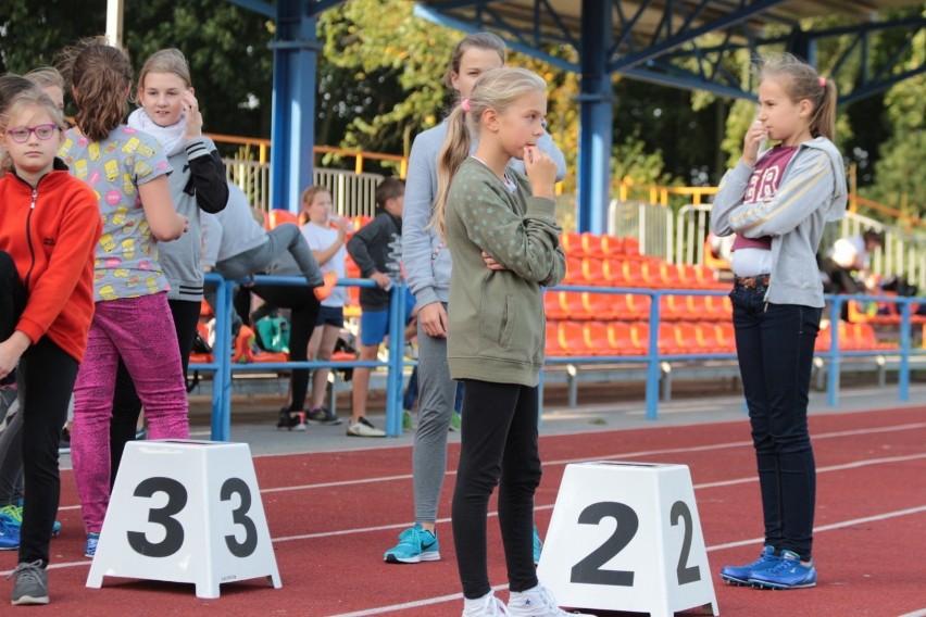 Pierwszy, jesienny czwartek lekkoatletyczny w pełnym słońcu