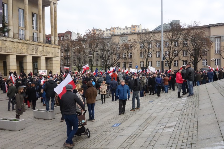 Manifestacja zwolenników KOD w Łodzi