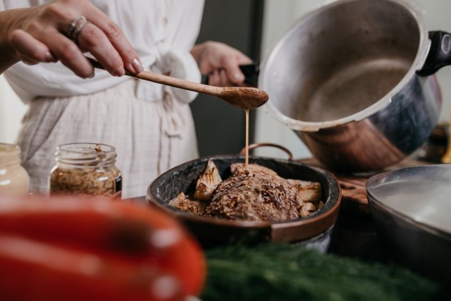 Przez godzinę gotowania spalimy 105 kcal