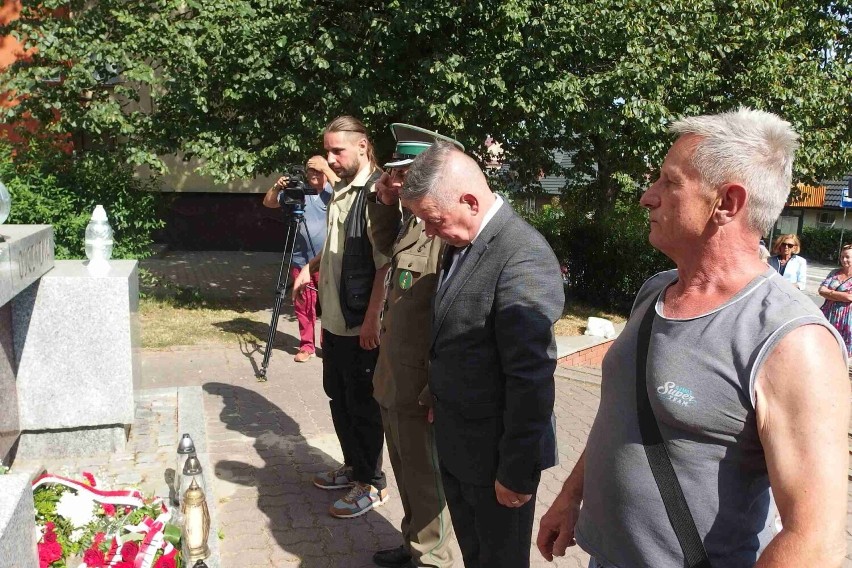 W Starachowicach uczczono 80. rocznicę rzezi wołyńskiej. Były ekipy związkowców i poseł Agaty Wojtyszek. Zobacz zdjęcia