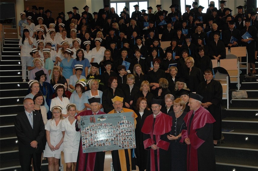 Nowy Targ: Uroczystość czepkowania na Podhalańskiej Państwowej Wyższej Szkole Sawodowej