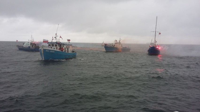 Protest wędkarzy morskich zawieszony. Czekają na podpisanie rozporządzenia [ZDJĘCIA]