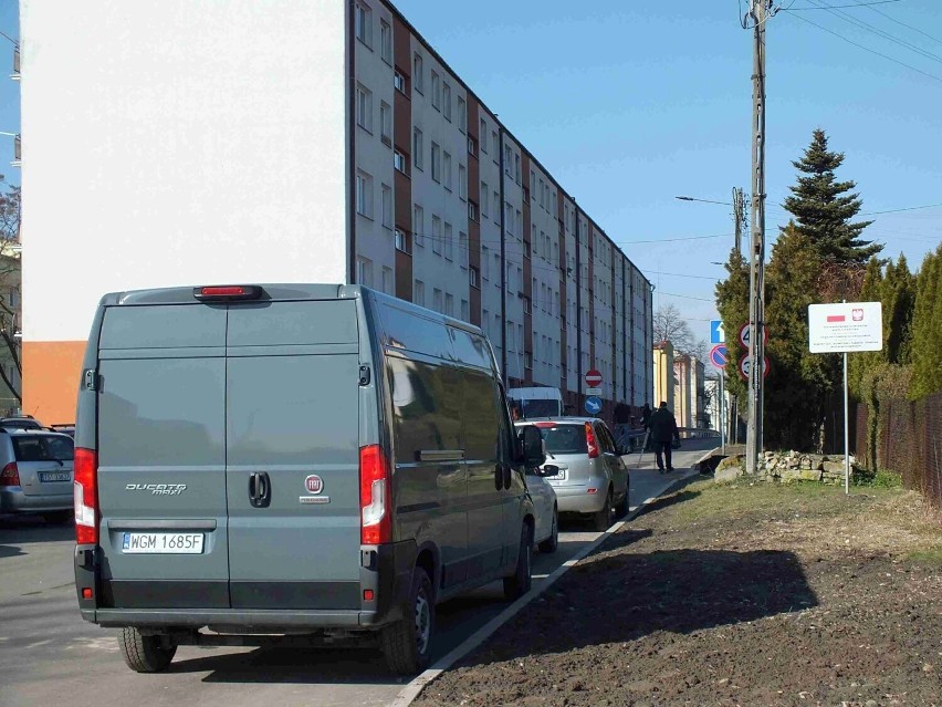 W Starachowicach ulica Słoneczna oddana do użytku po remoncie przed czasem. Są obawy o miejsca parkingowe
