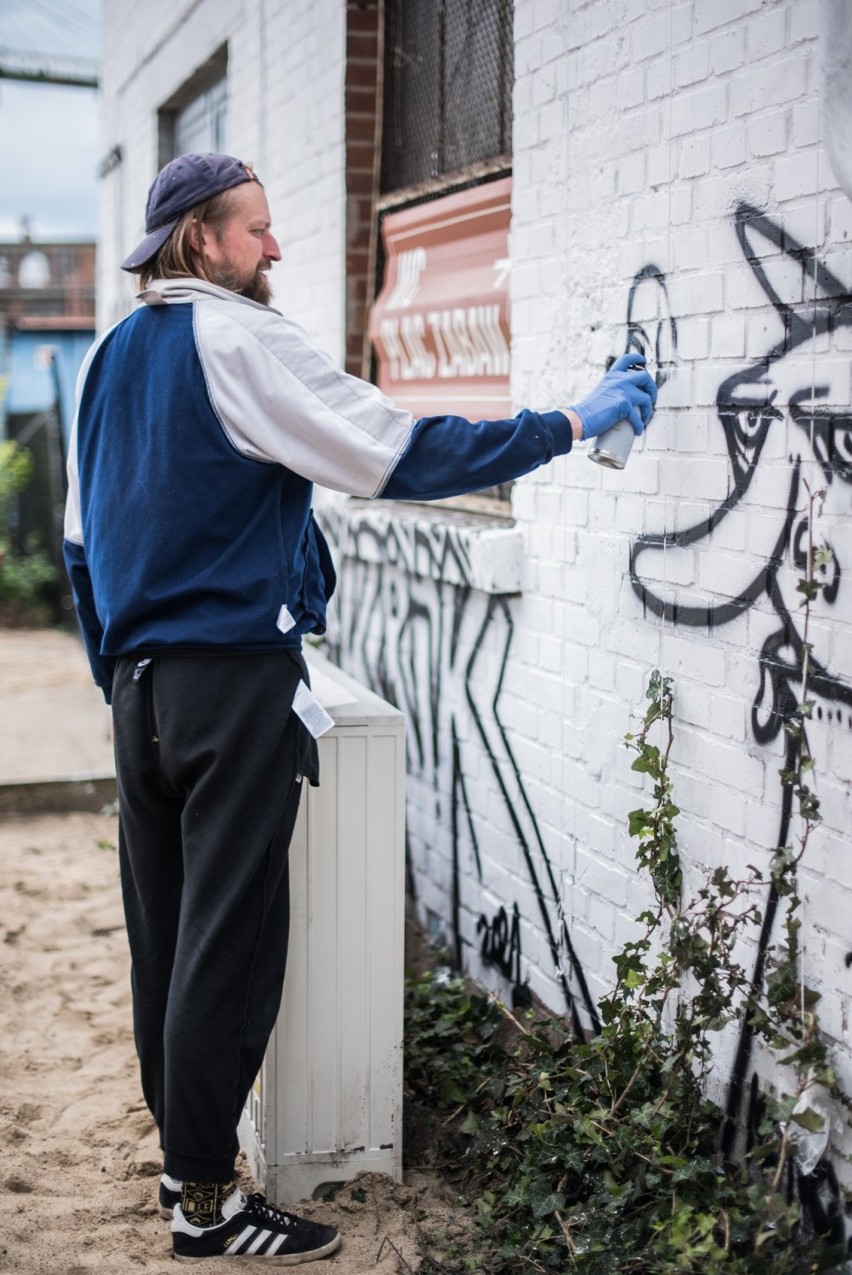 Gwiazdy graffiti w Stoczni Gdańskiej. Wspólnymi siłami ozdobią transformator