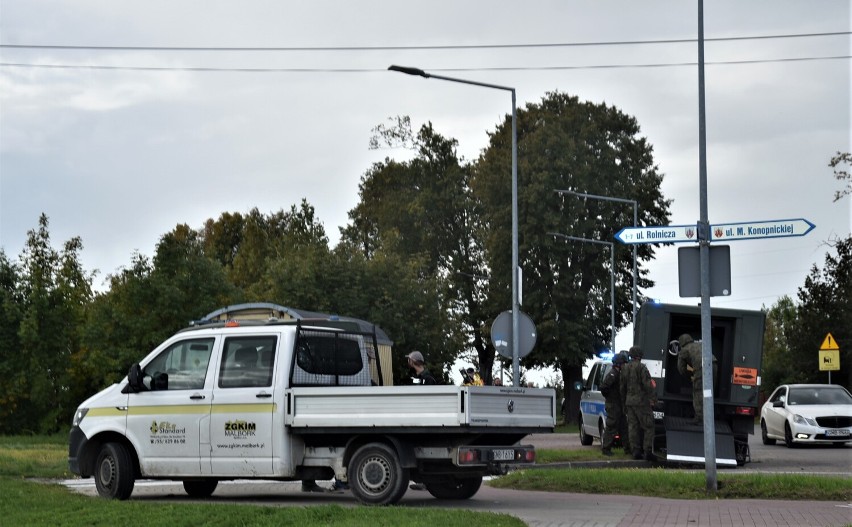 Malbork. Niewybuch znaleziony przy remoncie mostku na ul. Dąbrówki. Zabrał go patrol saperski z Elbląga