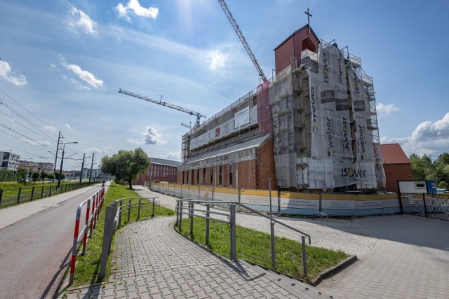 Postępują prace przy budowie kościoła św. Jana Pawła II na Ruczaju. Teraz czas na dzwon na wieżę nowego kościoła