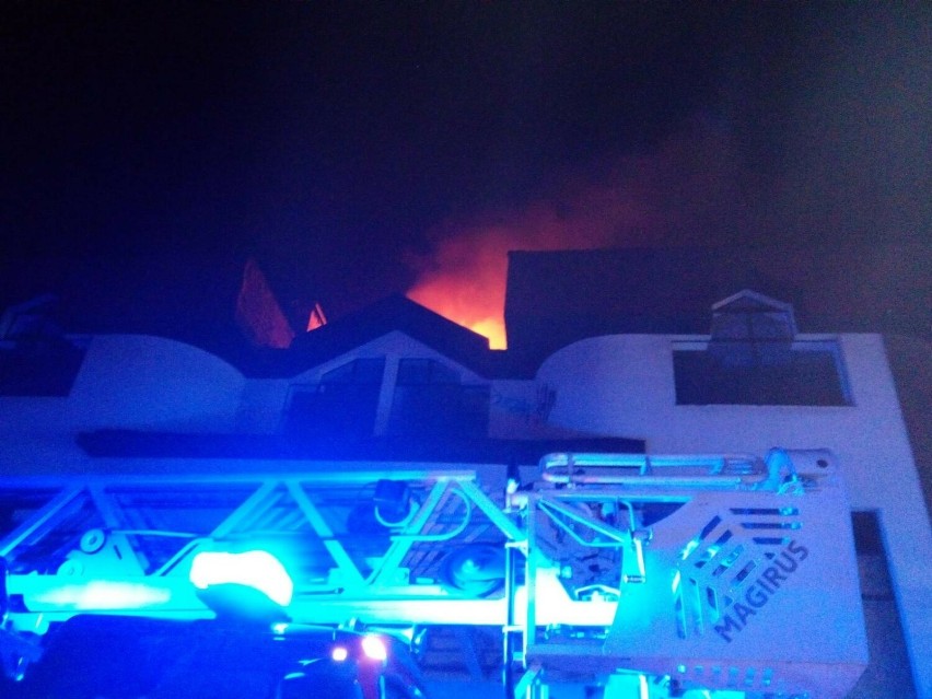 Kolejny raz palił się budynek po banku przy ulicy Silnicznej w Kielcach! To już trzeci przypadek w tym roku. Zobacz zdjęcia 