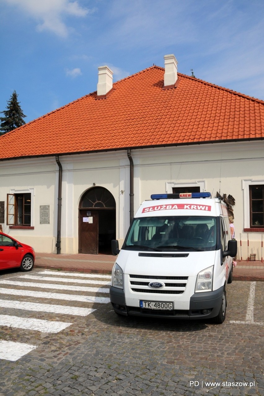 Honorowa akcja krwiodawstwa w Staszowie. Oddano ponad 11 litrów krwi (ZDJĘCIA)