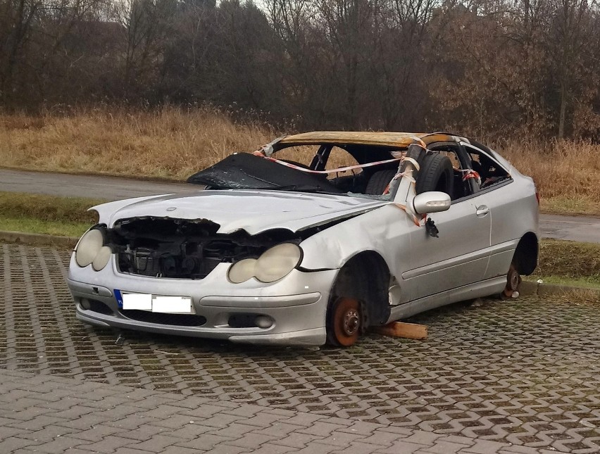 ul. Powstańców 48 Mercedes