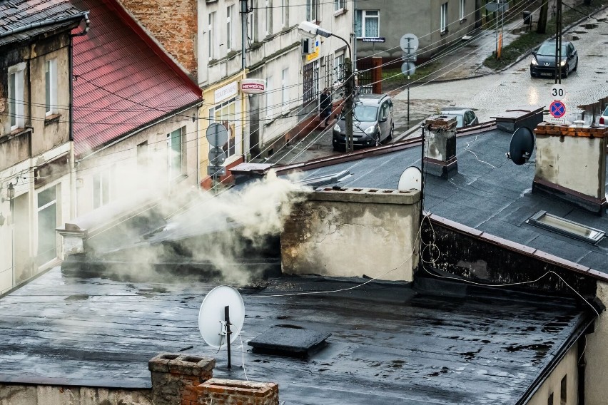 Rusza sezon grzewczy. Śremska Straż Miejska będzie kontrolować czym palimy w piecach