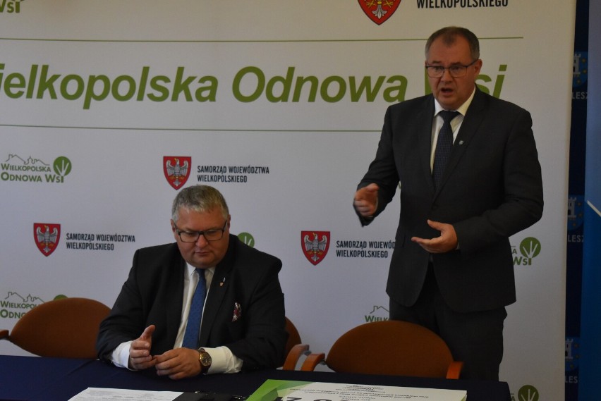 Pięknieje Wielkopolska Wieś. W Pleszewie podpisano umowy....