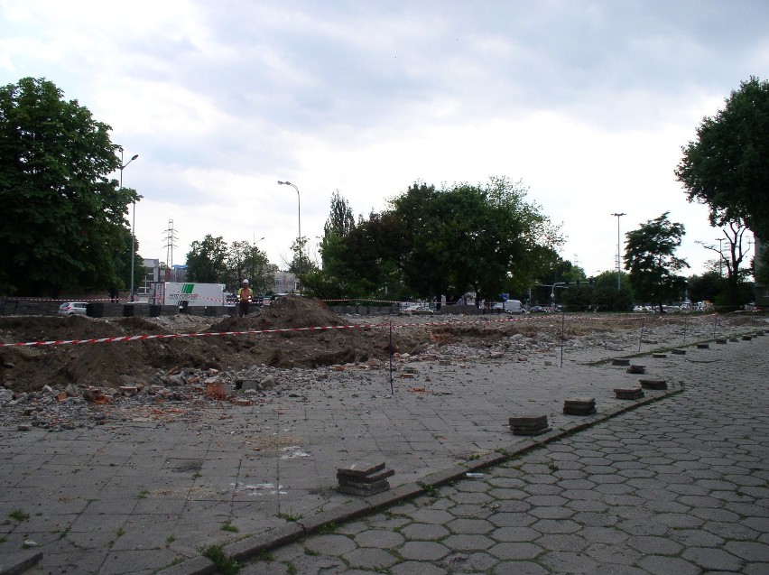 Rozbiórka budynków przy stadionie Widzewa w Łodzi [ZDJĘCIA]