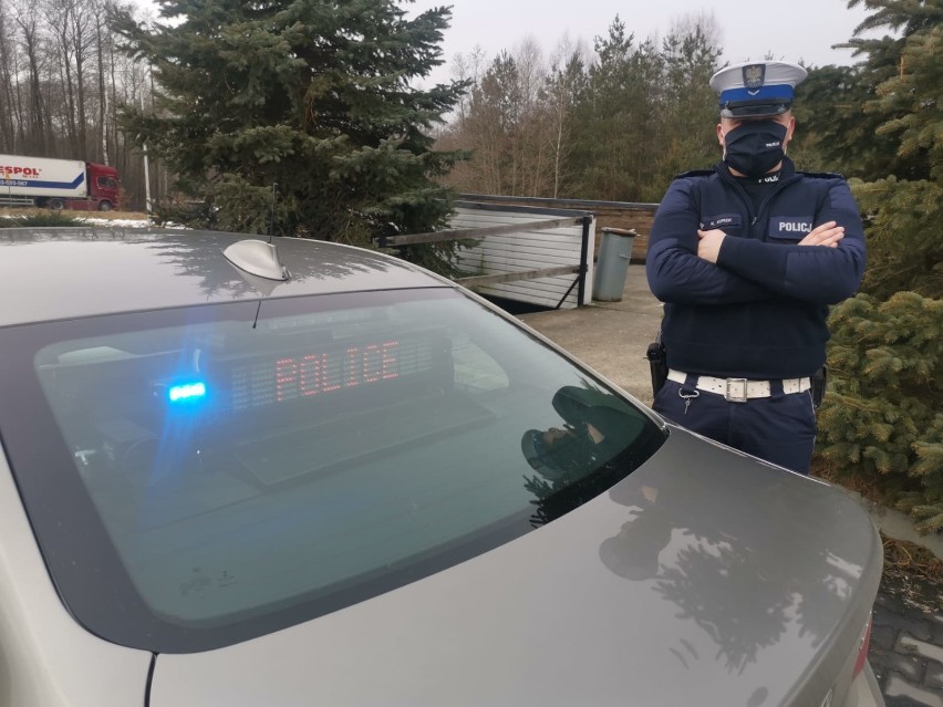 Kontrole na drogach Powiśla dąbrowskiego policjanci...