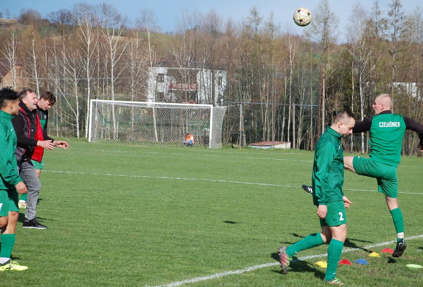 Tempo Nienaszów na fali. W derbach powiatu wygrało z LKS Czeluśnica