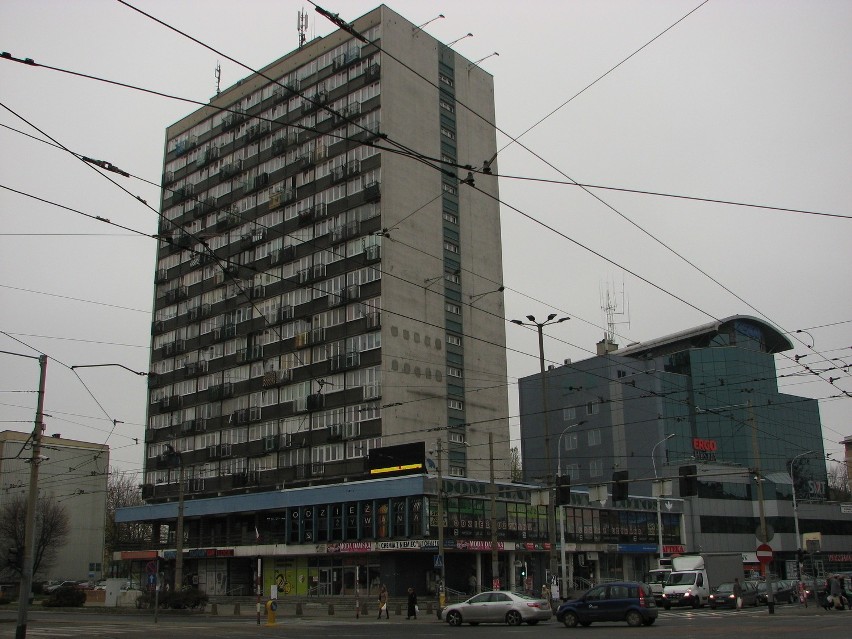Wieżowiec Lotos przy skrzyżowaniu ul. Grabiszyńskiej i...