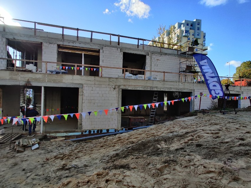 Wiecha na budowie domu sąsiedzkiego Przystań Widna 2A w Gdyni. Coraz bliżej końca inwestycji